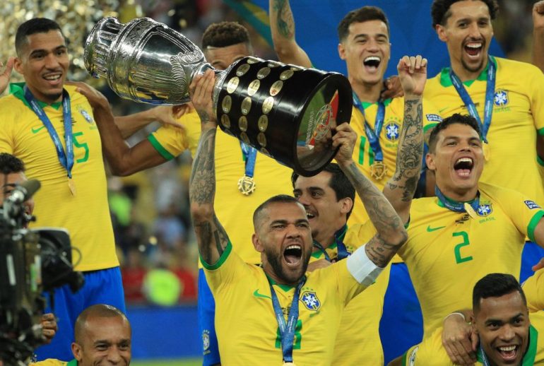 230111041548-02-dani-alves-brazil-copa-america-070719.jpg